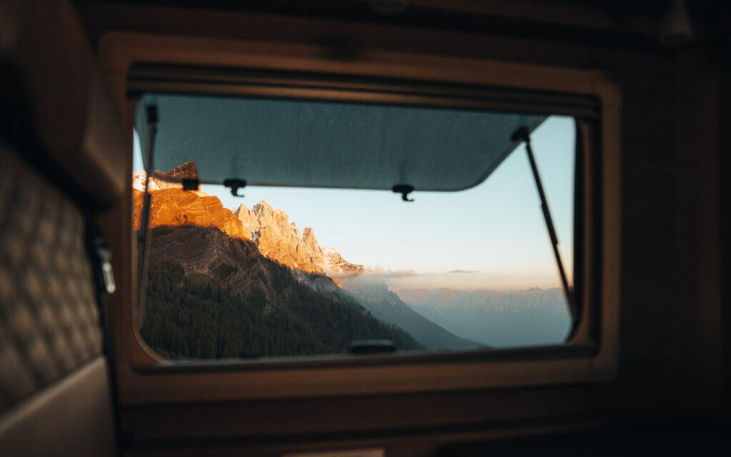 WINDOWS & ROOF VENTS